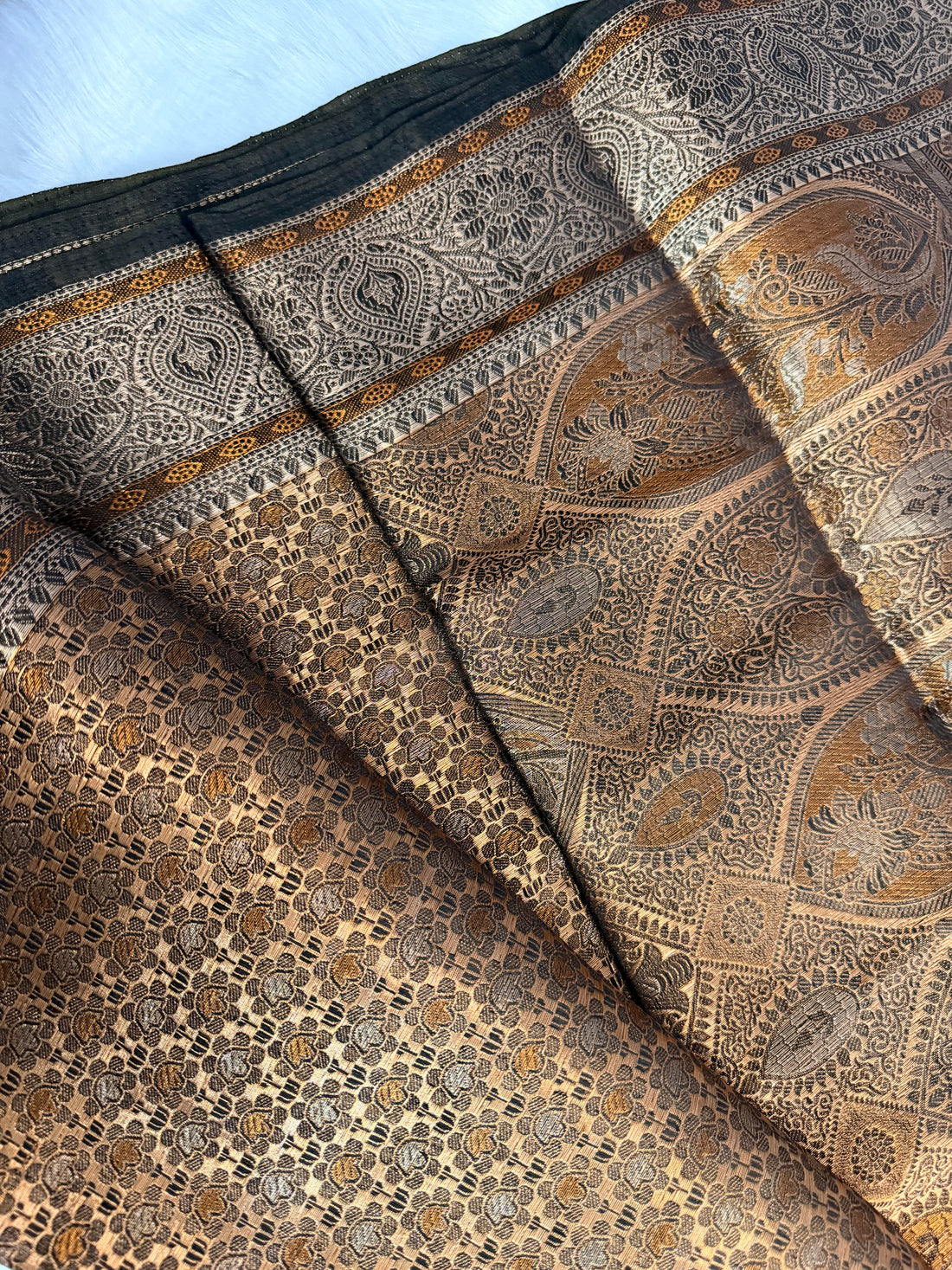 Elegant Handwoven Silk Saree – Deep Olive with Antique Gold Zari