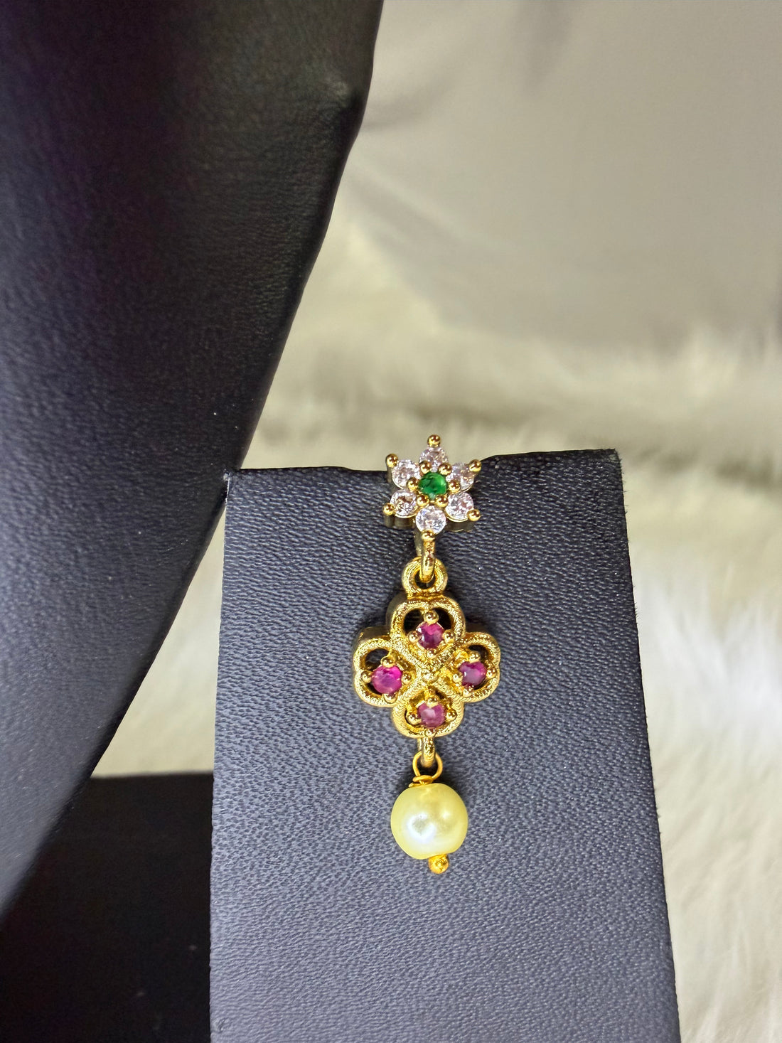 Elegant Floral Pendant Gold-Plated Necklace Set with Pearl Drop Earrings