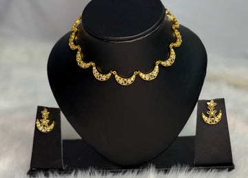 Classic Gold-Plated Scalloped Necklace Set with Crystal Accents