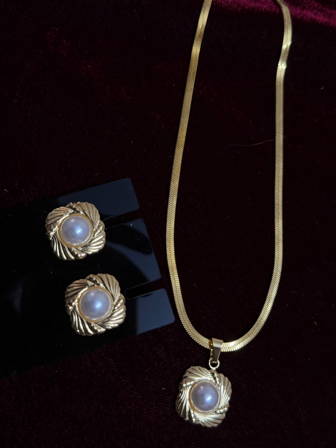 Elegant Pearl Glow Pendant & Stud Set
